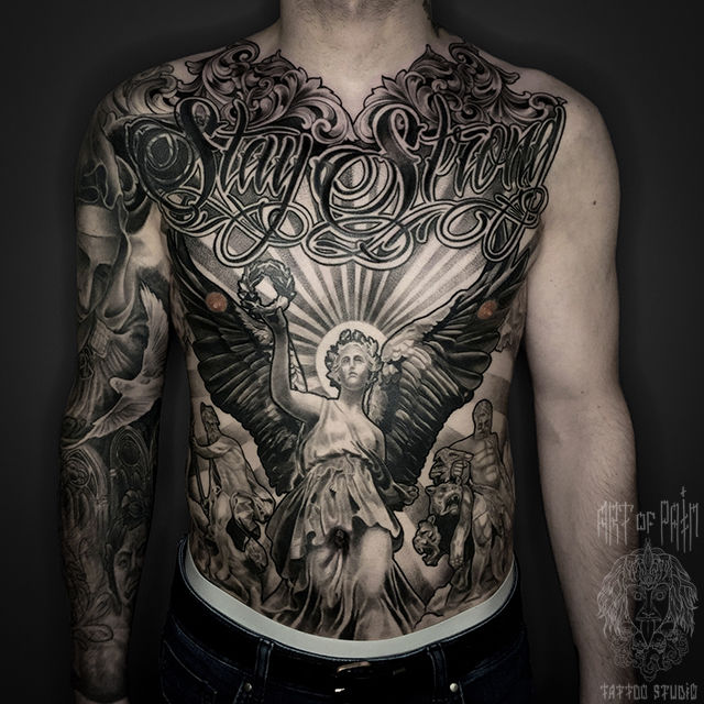 Татуировка мужская чикано на животе и груди ангел и надпись – Мастер тату: Анастасия Юсупова