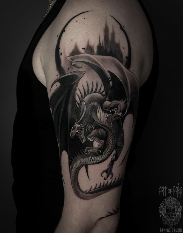 Татуировка мужская фентези на плече крылатый дракон – Мастер тату: Анастасия Юсупова