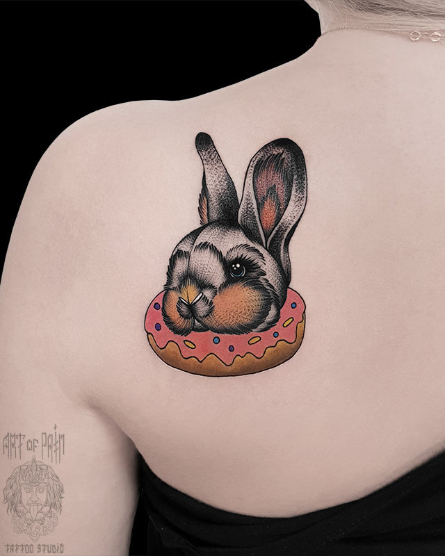 Татуировка женская графика на лопатке кролик – Мастер тату: 