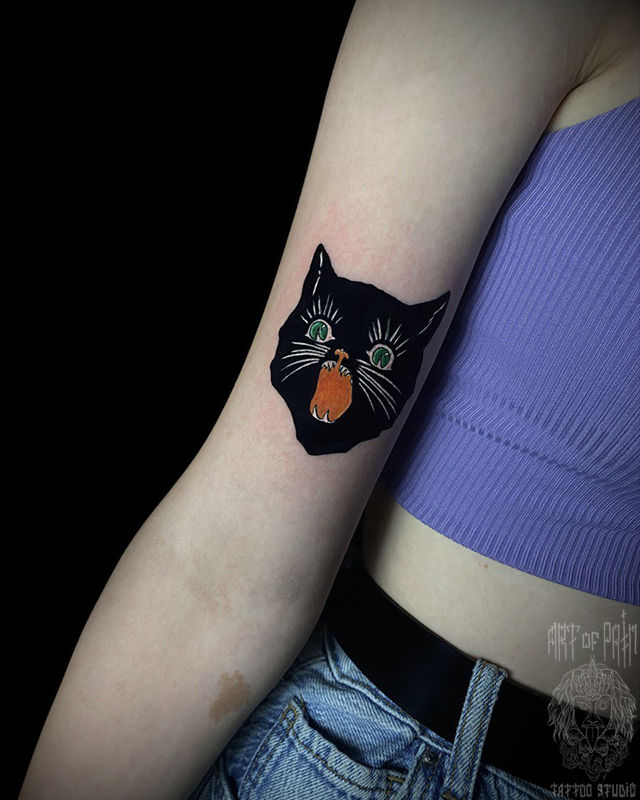 Татуировка женская графика на руке кот – Мастер тату: Кирилл Плотников