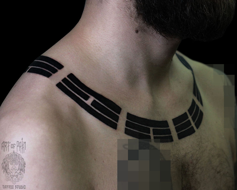 Татуировка мужская графика на груди узор – Мастер тату: Надежда Полякова