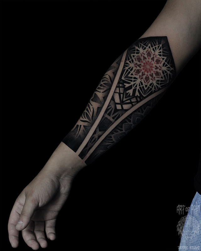 Татуировка мужская орнаментал на предплечье узор – Мастер тату: Надежда Полякова