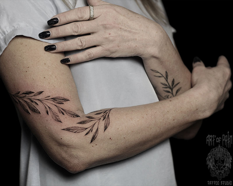Татуировка женская графика на руках растения – Мастер тату: Надежда Полякова