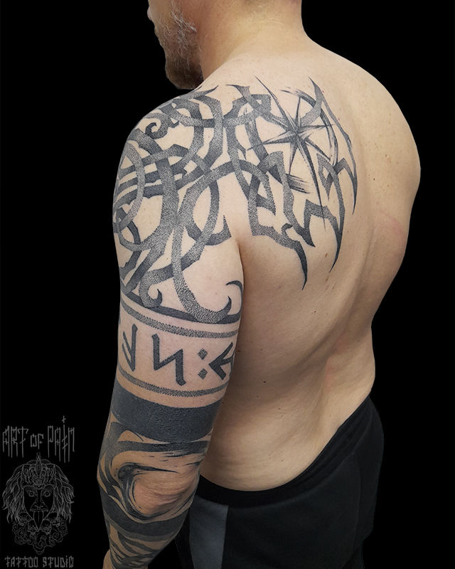 Татуировка мужская графика и трайбл тату-рукав узор и руны – Мастер тату: Николай Орф
