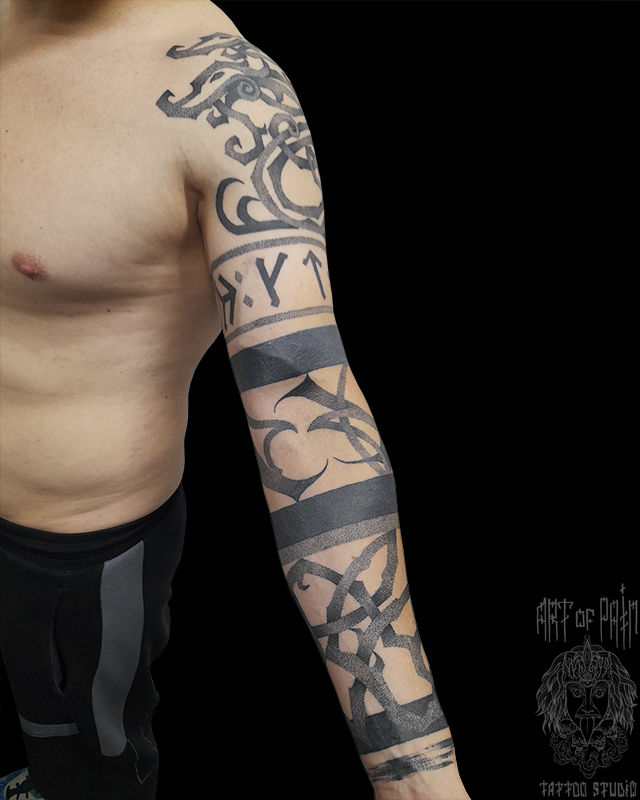 Татуировка мужская графика тату-рукав узор и руны – Мастер тату: Николай Орф