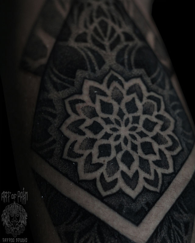 Татуировка мужская орнаментал на голени узор – Мастер тату: Надежда Полякова