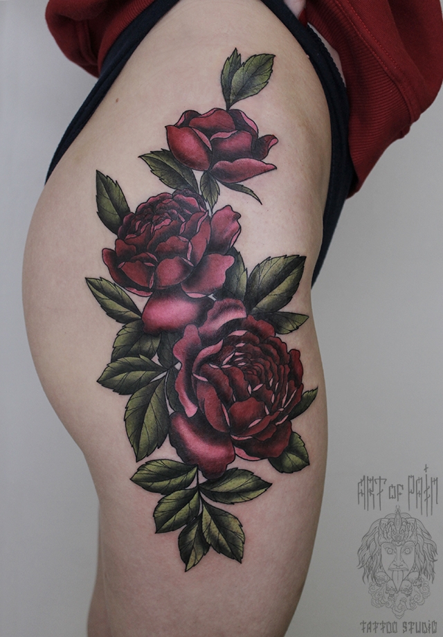 Татуировка женская нью-скул на бедре розы – Мастер тату: Анастасия Родина