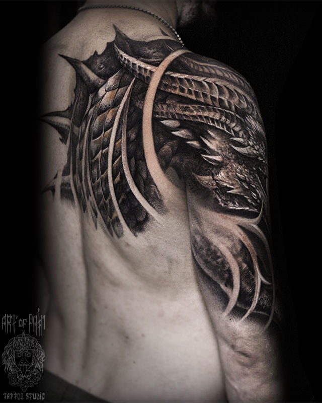 Татуировка мужская фентези на плече и лопатке дракон – Мастер тату: Слава Tech Lunatic