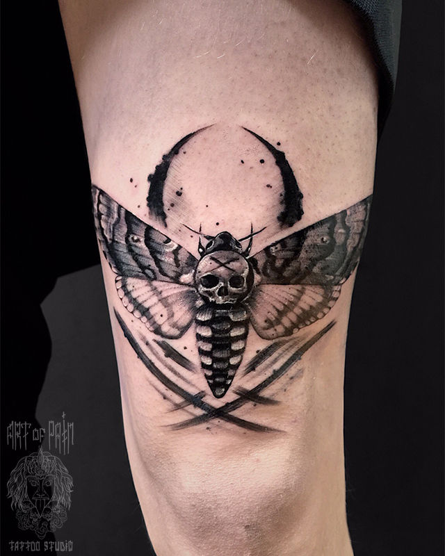 Татуировка мужская реализм на бедре мотыль – Мастер тату: Анастасия Юсупова