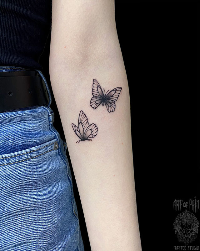 Татуировка женская графика на предплечье бабочки – Мастер тату: Евгения Шмидт