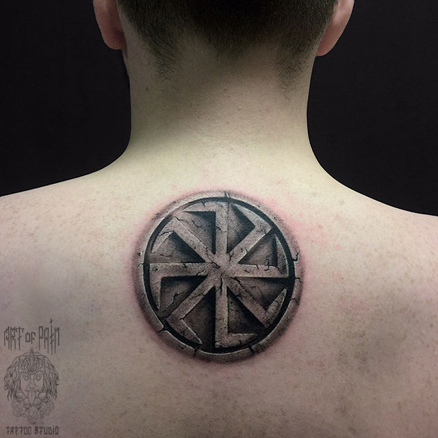 Татуировка мужская реализм на спине коловрат – Мастер тату: Анастасия Юсупова