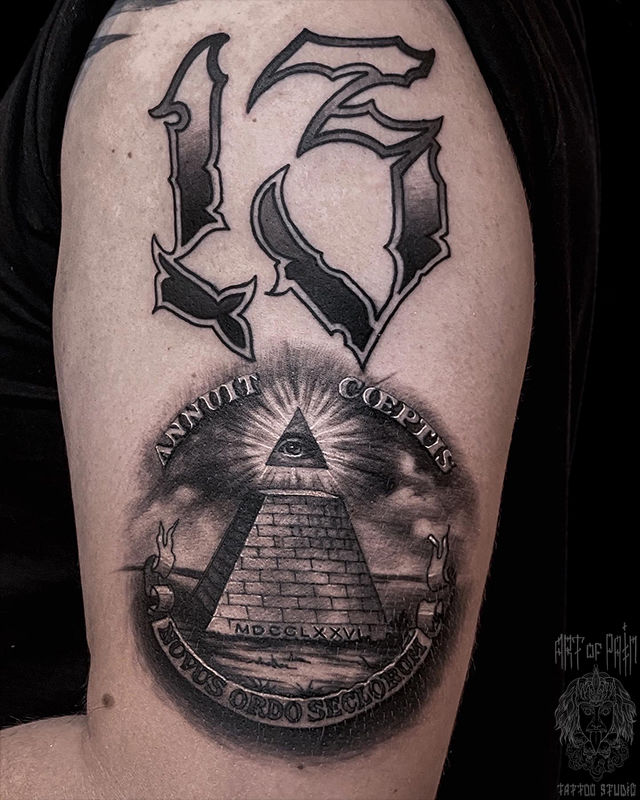 Татуировка мужская чикано на плече 13, пирамида, массонский глаз – Мастер тату: Вячеслав Плеханов