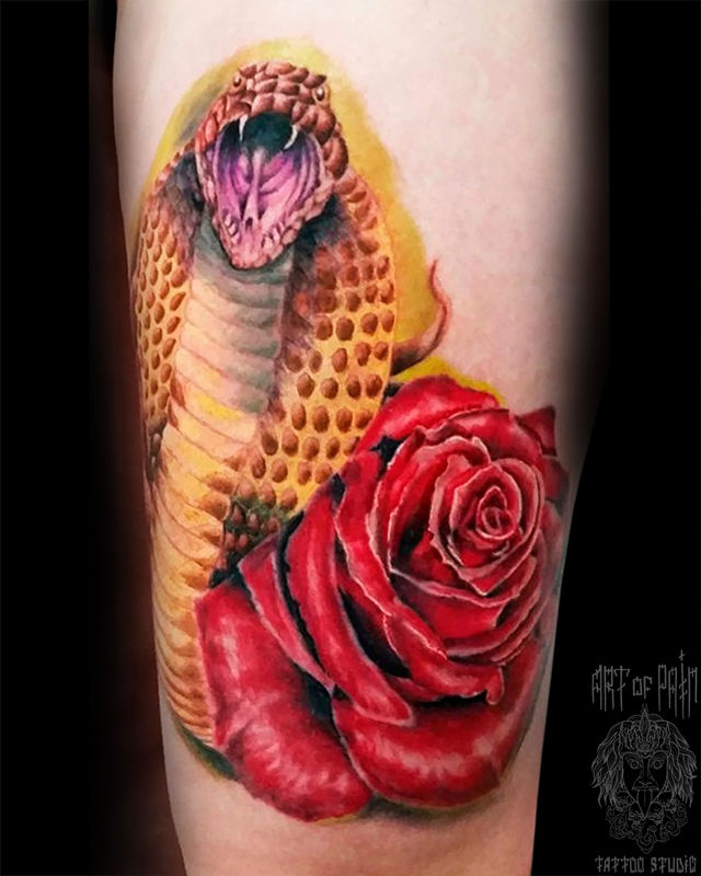Татуировка женская реализм на бедре змея и роза – Мастер тату: 