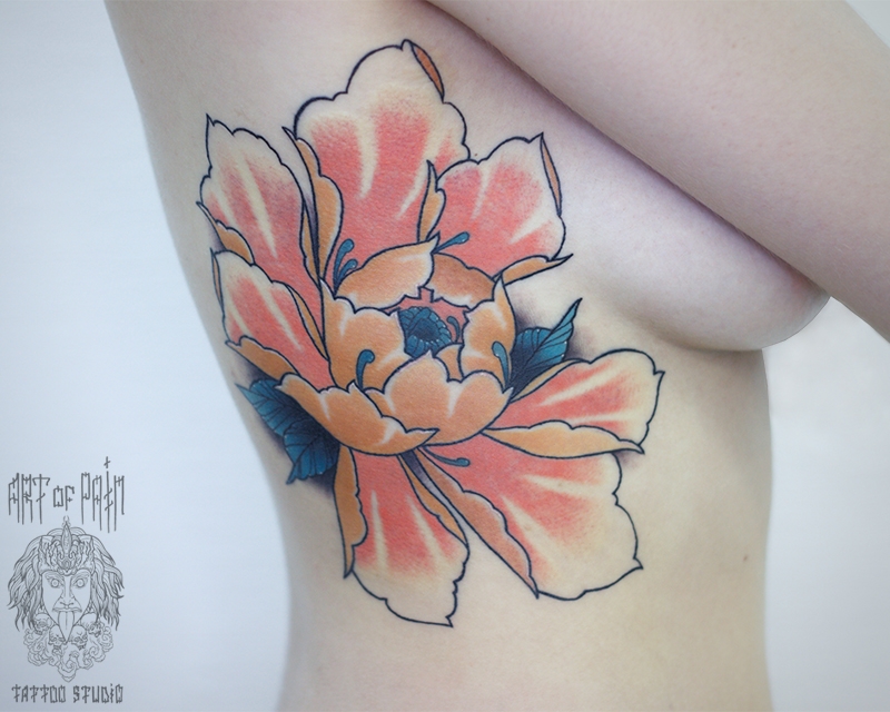 Татуировка женская япония на боку оранжевый пион – Мастер тату: Марк Акулов