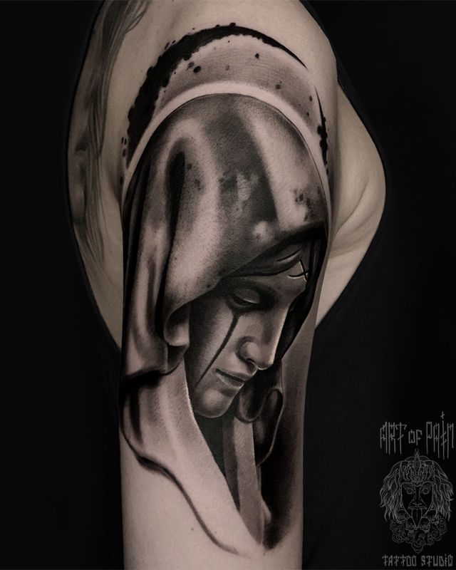 Татуировка женская black&grey на плече девушка – Мастер тату: Анастасия Юсупова