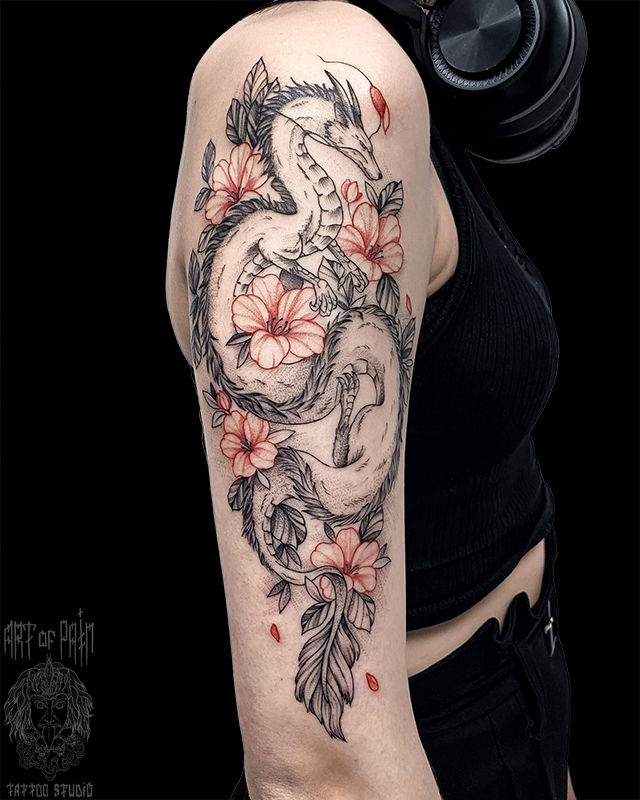 Татуировка женская графика на плече Хаку – Мастер тату: Мария Котова