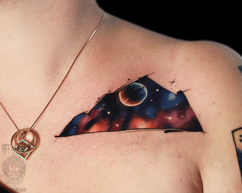 Татуировка женская реализм на ключице космос и планета – Мастер тату: Александр Pusstattoo
