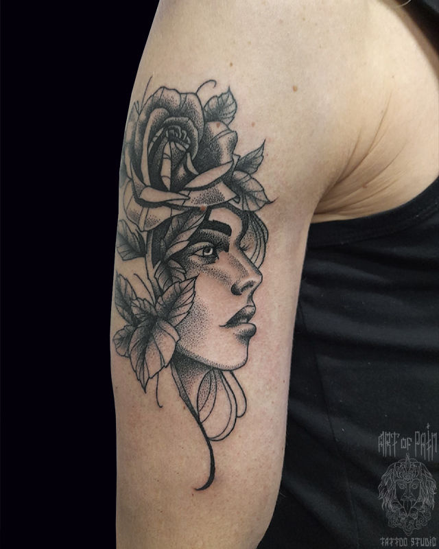 Татуировка женская графика на плече девушка и роза – Мастер тату: Николай Орф