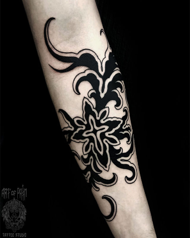 Татуировка мужская графика на предплечье цветок – Мастер тату: 