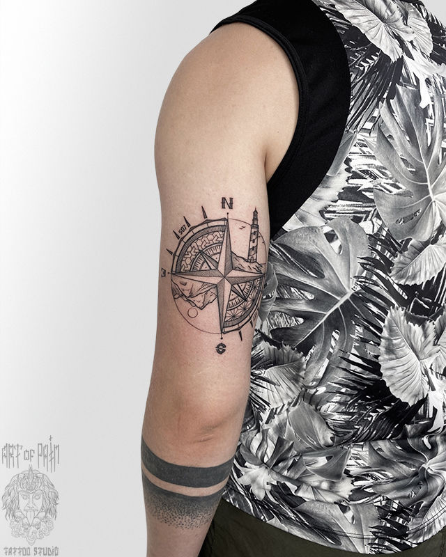 Татуировка женская графика на руке компас – Мастер тату: Максим Север