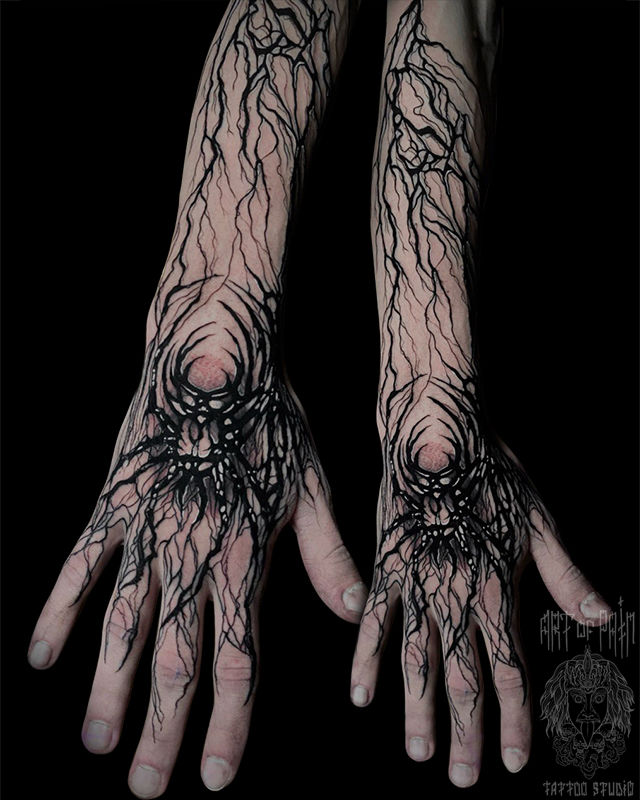 Татуировка мужская хоррор на руке паук – Мастер тату: Кирилл Плотников