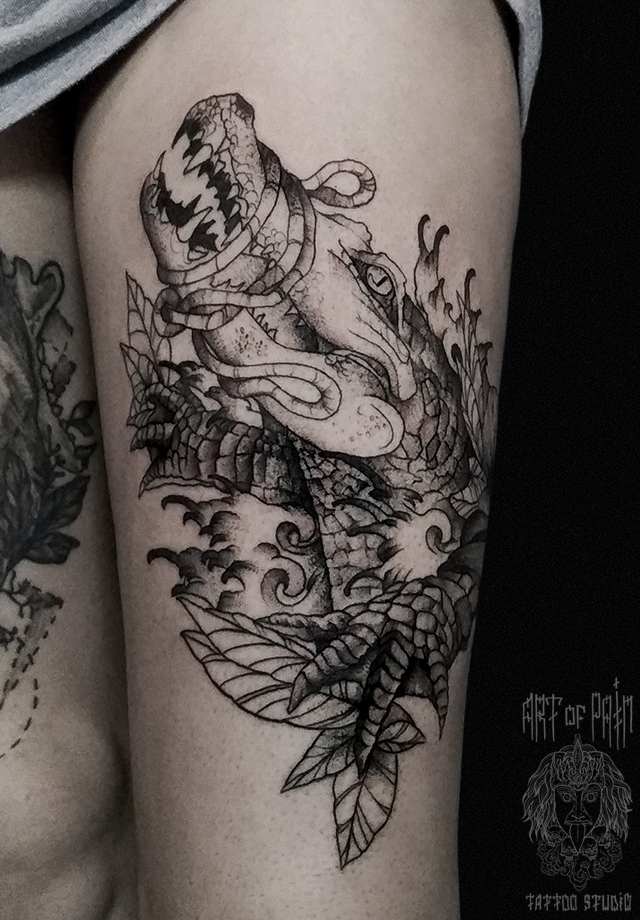 Татуировка женская графика на бедре крокодил – Мастер тату: 