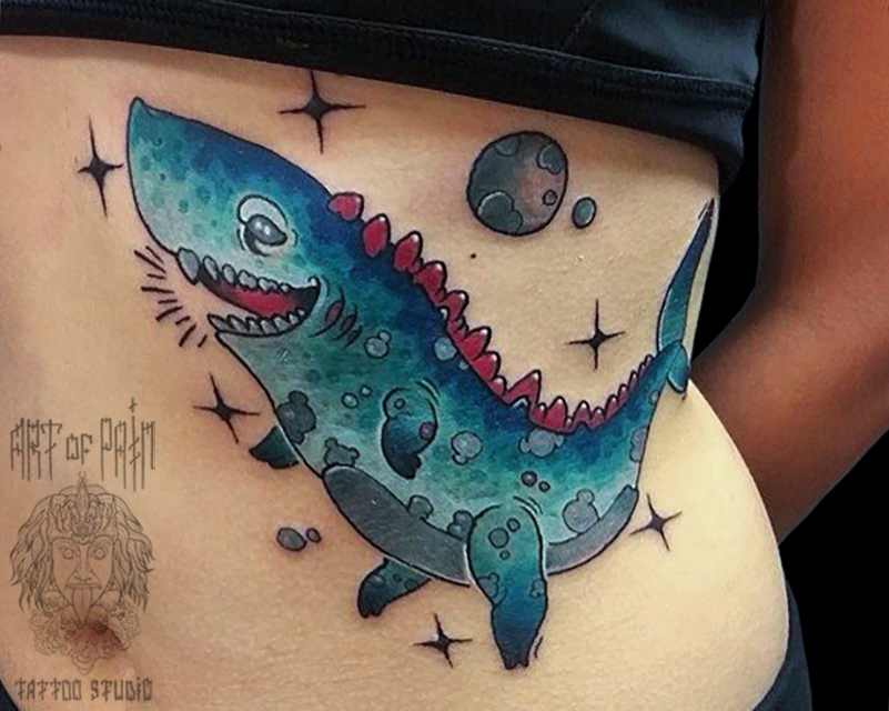 Татуировка женская нью-скул на боку акула – Мастер тату: 