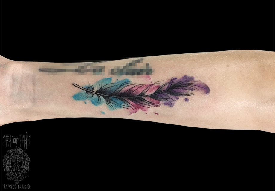 Татуировка женская акварель на предплечье цветное перо – Мастер тату: 