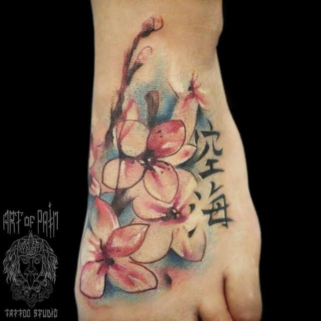 Татуировка женская акварель на ноге цветы – Мастер тату: 