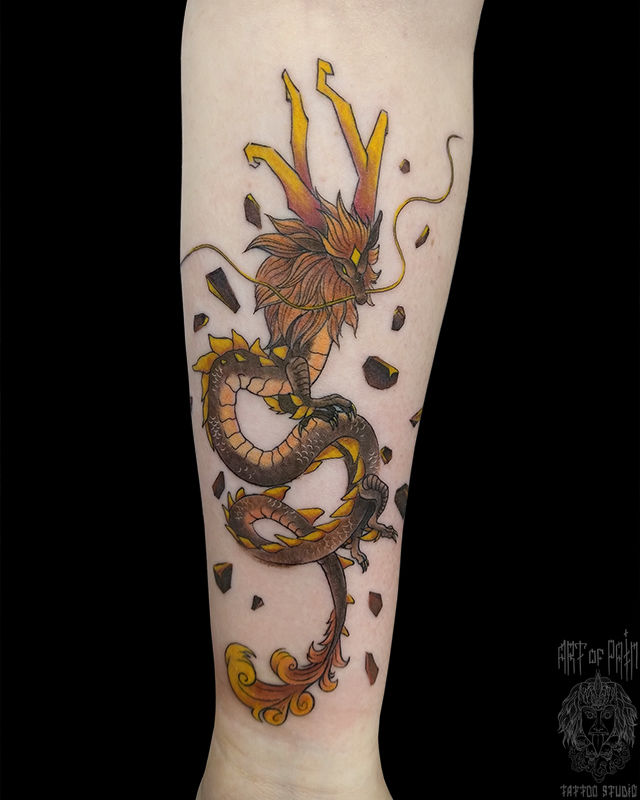 Татуировка женская графика на предплечье желтый дракон – Мастер тату: Анастасия Родина