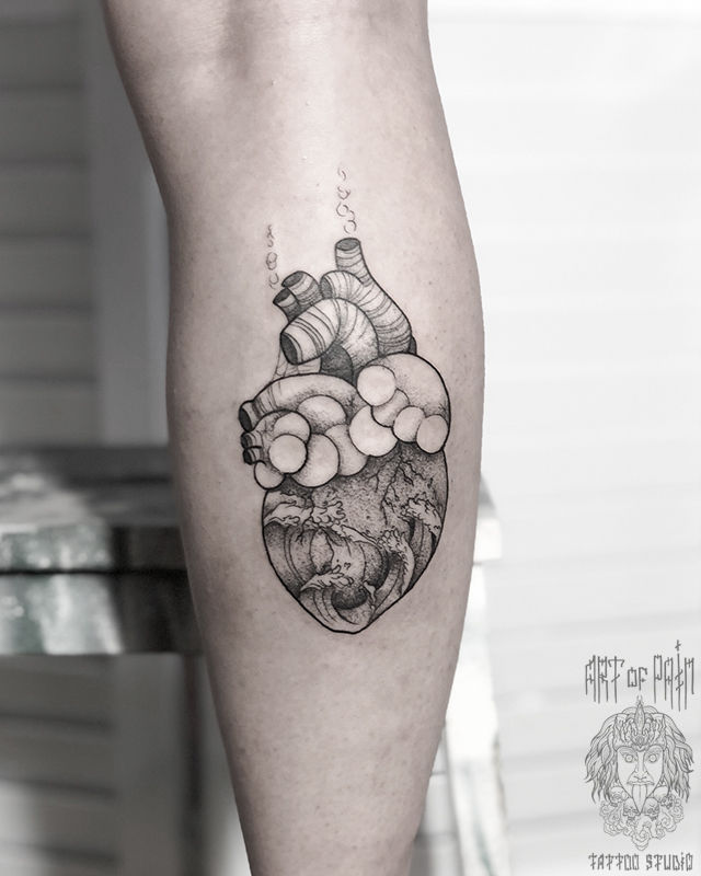 Татуировка женская графика на голени сердце – Мастер тату: 