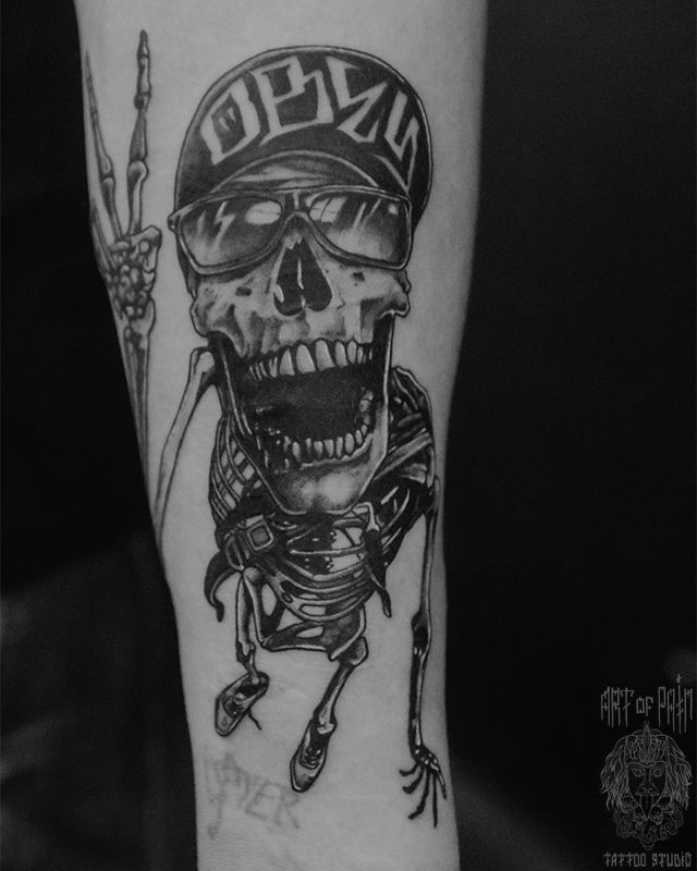 Татуировка мужская графика на предплечье скелет – Мастер тату: 