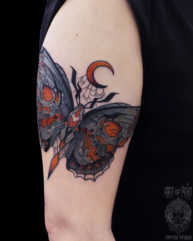 Татуировка мужская нью-скул на плече бабочка – Мастер тату: 