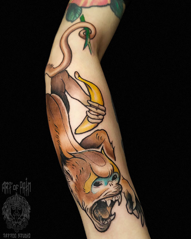 Татуировка женская нью-скул на предплечье обезьяна с бананом – Мастер тату: 