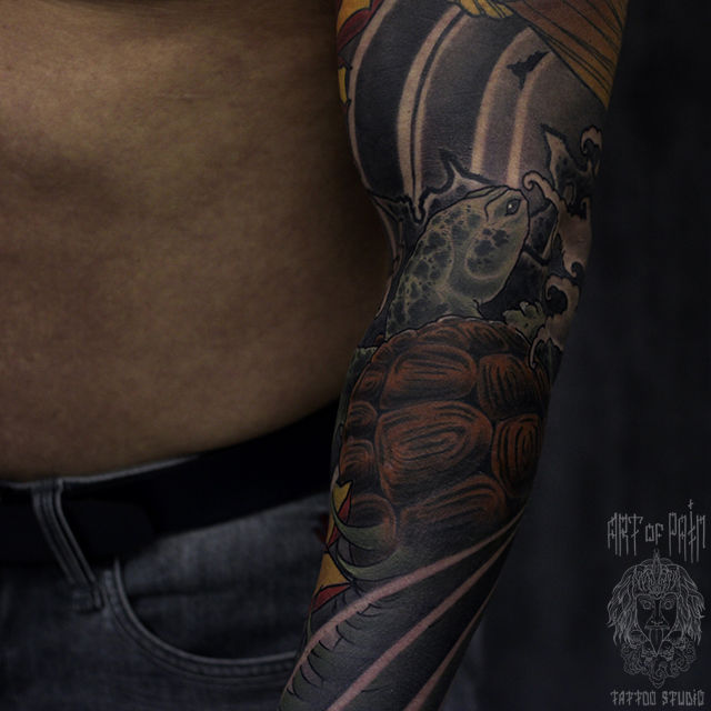 Татуировка мужская япония на предплечье черепаха – Мастер тату: Марк Акулов