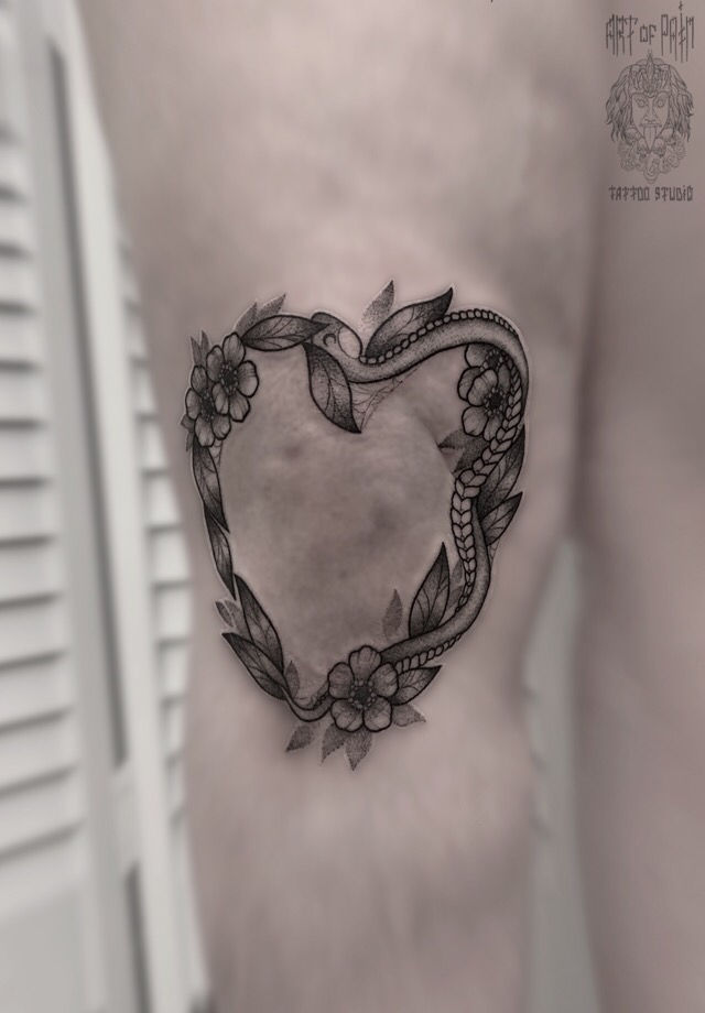 Татуировка мужская графика на ноге змея и растения – Мастер тату: 