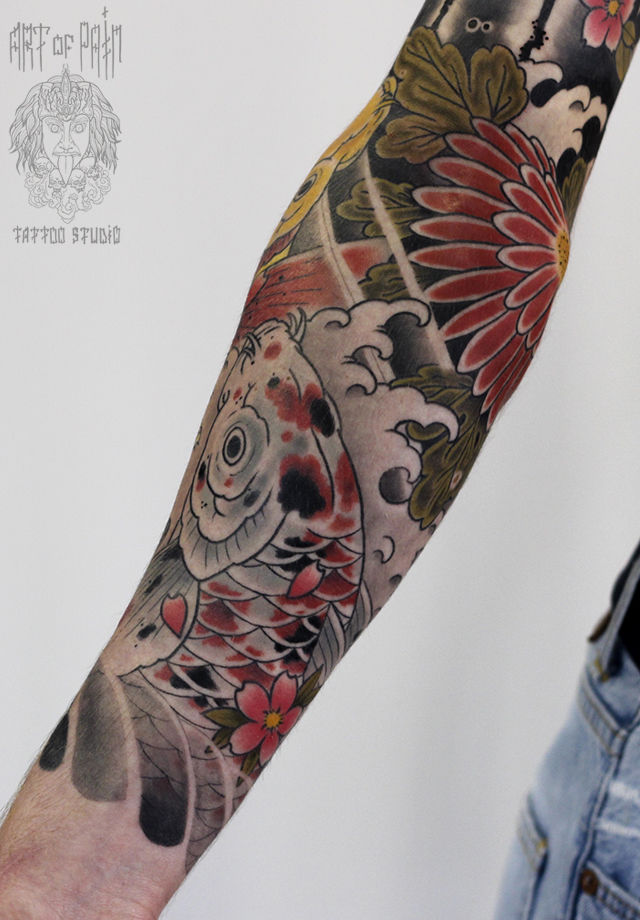 Татуировка мужская япония на предплечье 2 карпа – Мастер тату: Марк Акулов