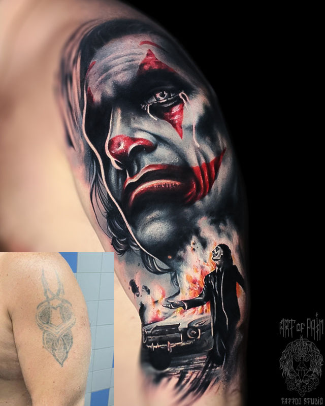 Татуировка мужская реализм на плече Джокер кавер – Мастер тату: Дмитрий Шейб