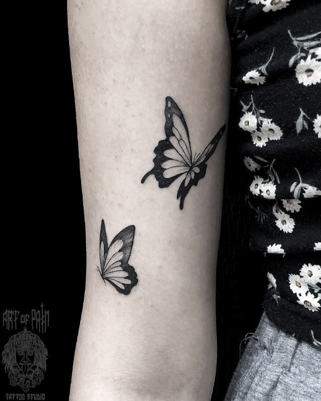 Татуировка женская графика на руке бабочки – Мастер тату: Мария Котова