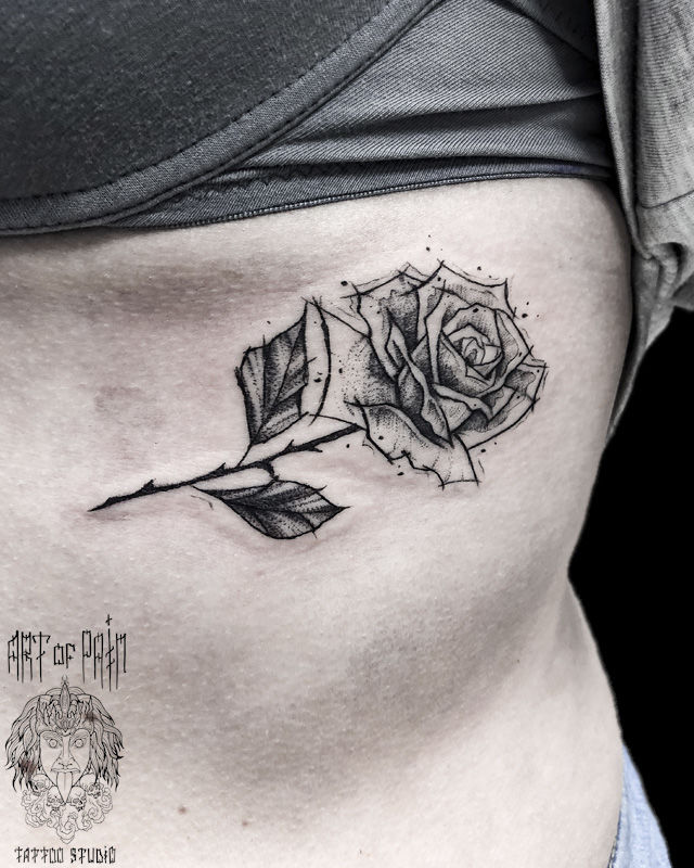 Татуировка женская графика на боку роза – Мастер тату: Мария Котова