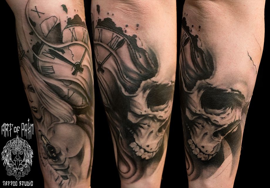 Татуировка мужская Black&Grey на руке череп и часы – Мастер тату: 