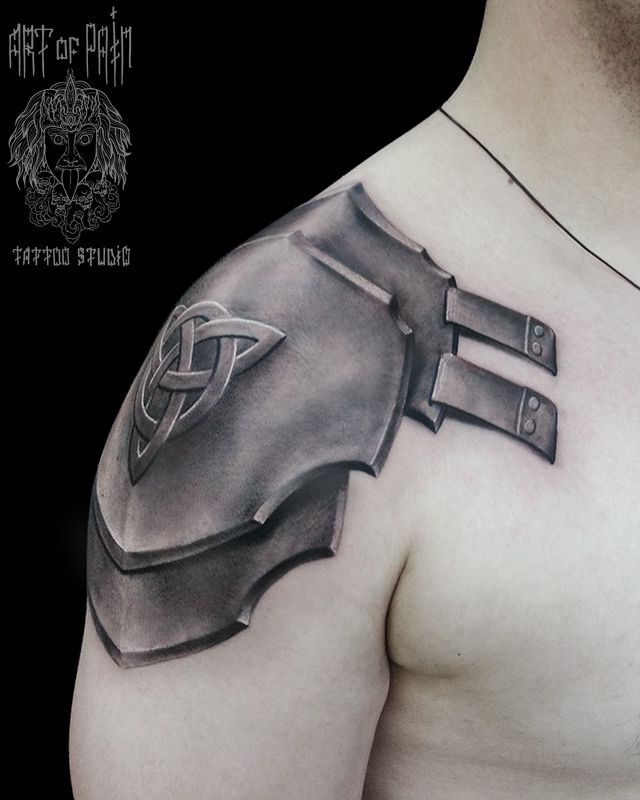 Татуировка мужская Black&Grey на плече латы – Мастер тату: 