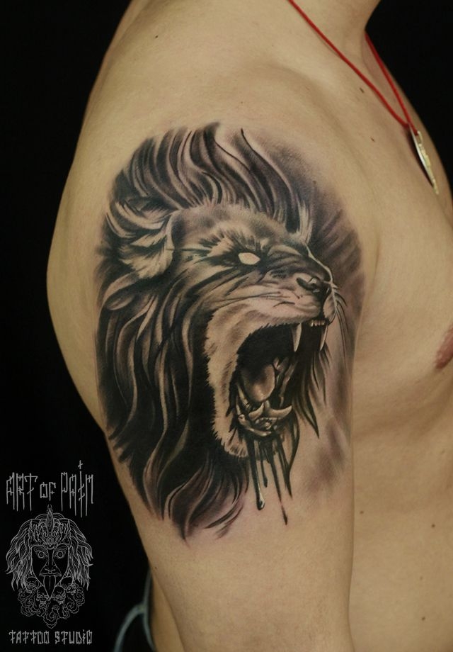 Татуировка мужская Black&Grey на плече лев – Мастер тату: 