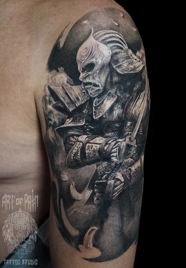  Татуировка мужская Black&Grey на плече самурай – Мастер тату: 