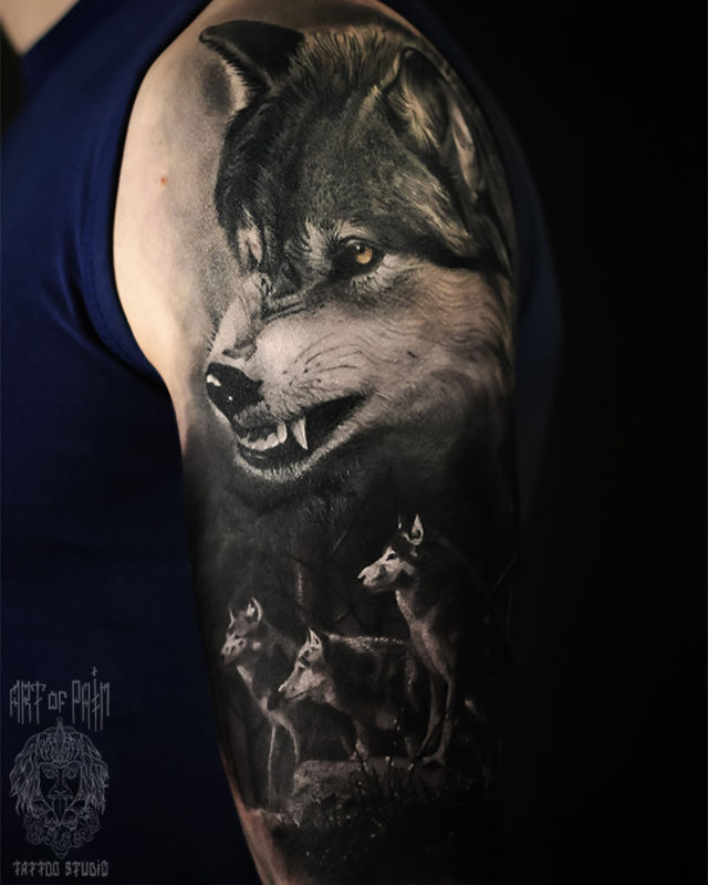 Татуировка мужская реализм на плече волки – Мастер тату: Александр Pusstattoo
