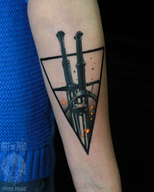 Татуировка женская нью-скул на предплечье мечи – Мастер тату: Александр Pusstattoo