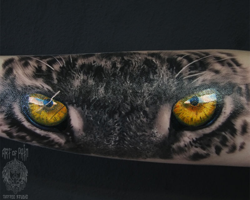 Татуировка мужская реализм на предплечье глаза ягуара – Мастер тату: Александр Pusstattoo