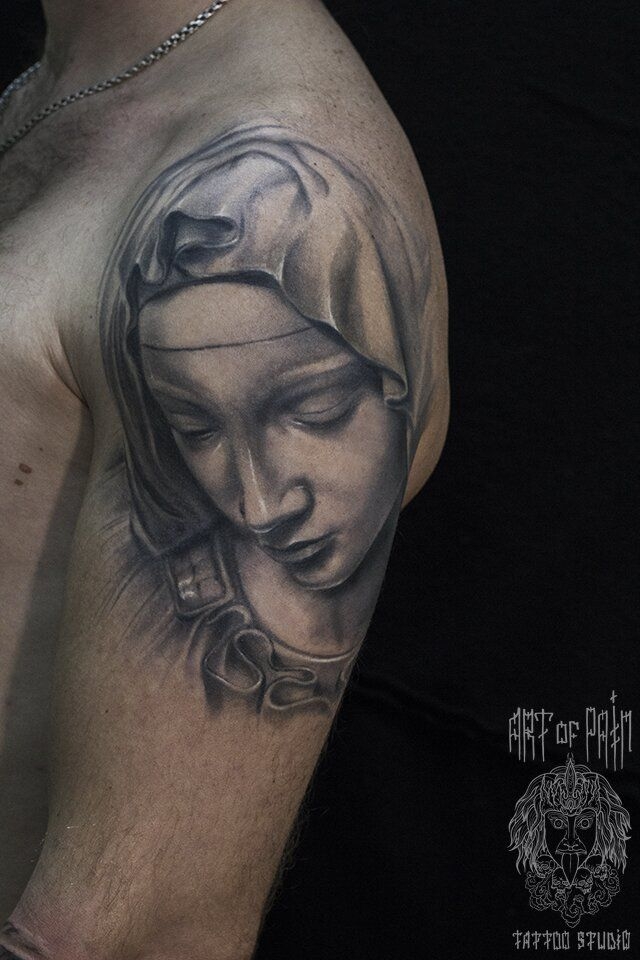 Татуировка мужская чикано на плече классическая Мадонна – Мастер тату: Слава Tech Lunatic