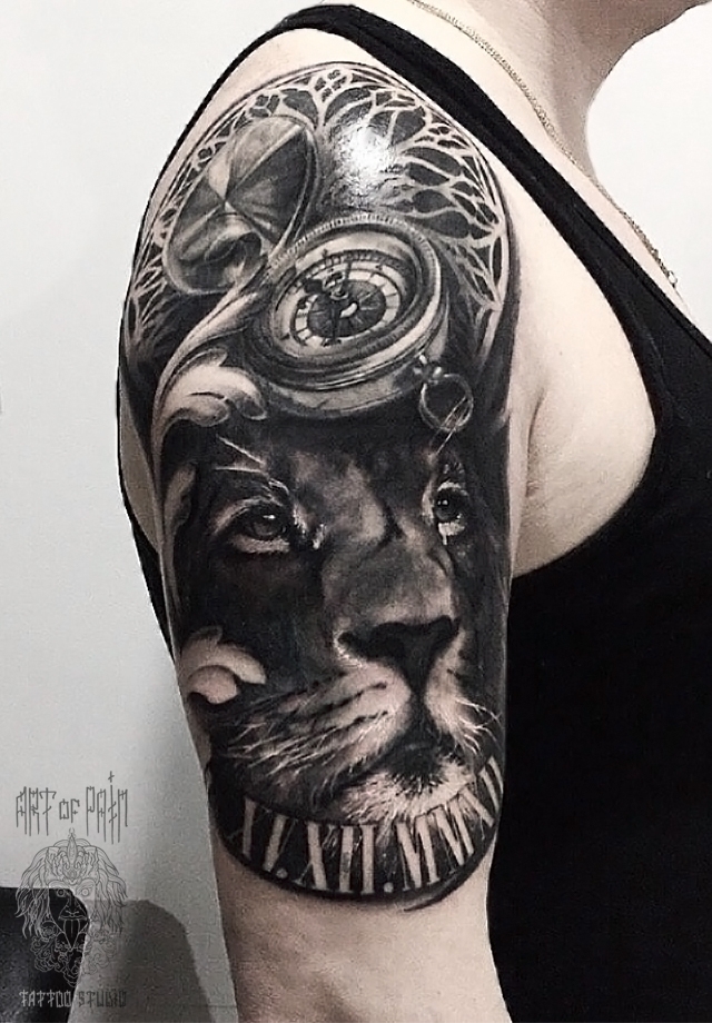 Татуировка мужская реализм на плече лев и часы – Мастер тату: 