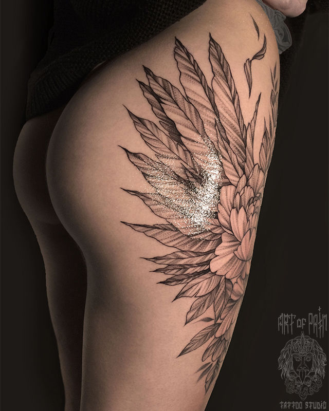 Татуировка женская графика на бедре цветы и листья – Мастер тату: Мария Челнокова